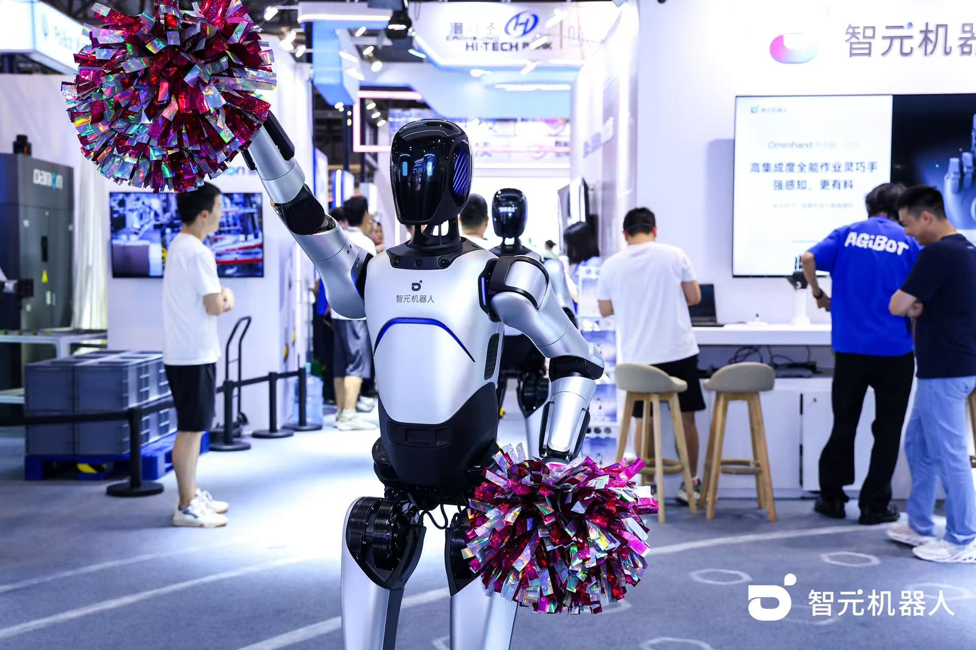 okooo澳客機器人 WAIC 首日展臺火爆，機器...